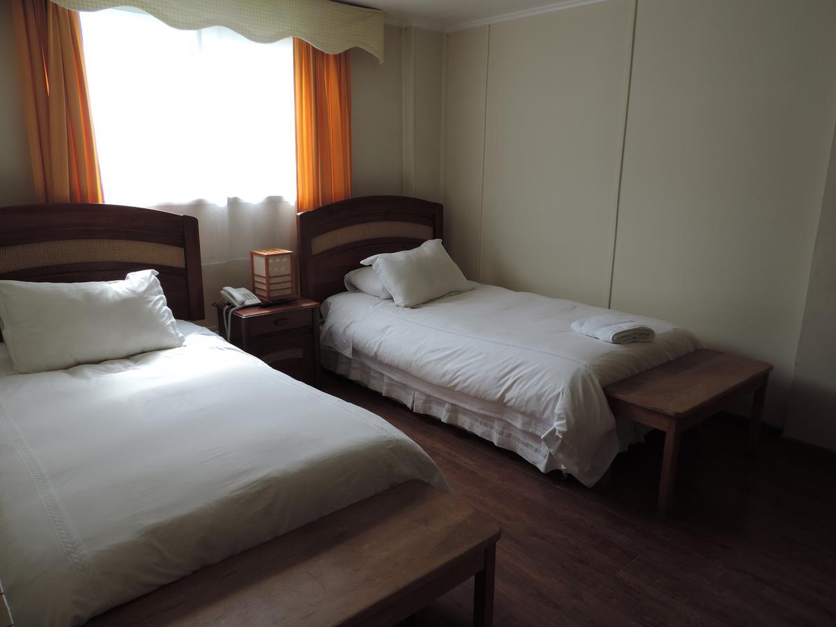Hostal Oro Fueguino Punta Arenas Exterior photo